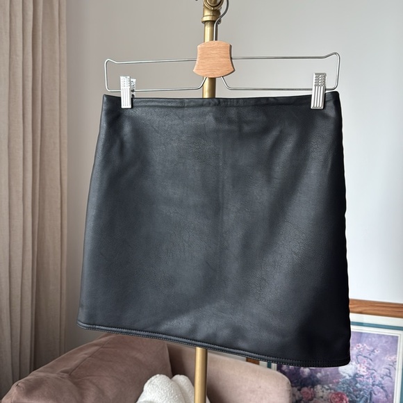 H&M Black Faux Leather Mini Skirt – Size 6 (EU 38) - Picture 3 of 10